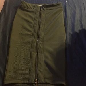 Zipper pencil skirt